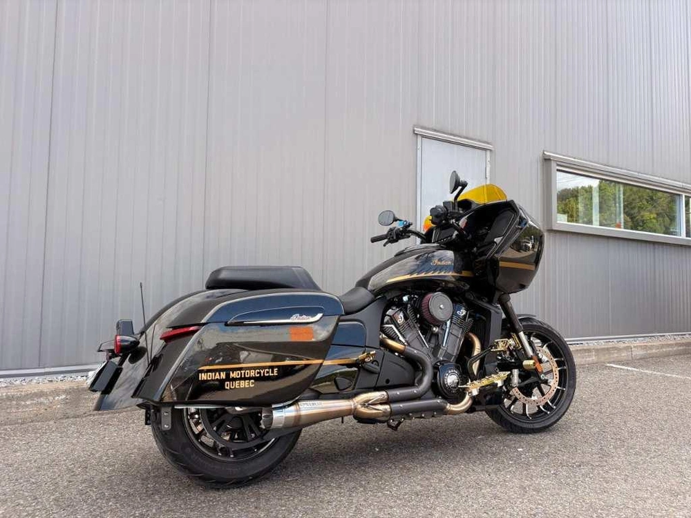 Indian Motorcycle Challenger Dark Horse + 112 & Audio Package Édition Gold 2026 alt