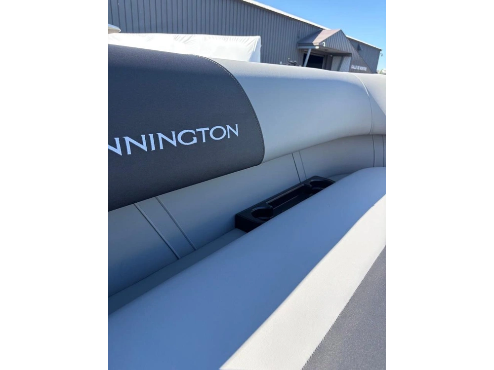 Bennington Marine 21 S Stern Radius 2026 alt