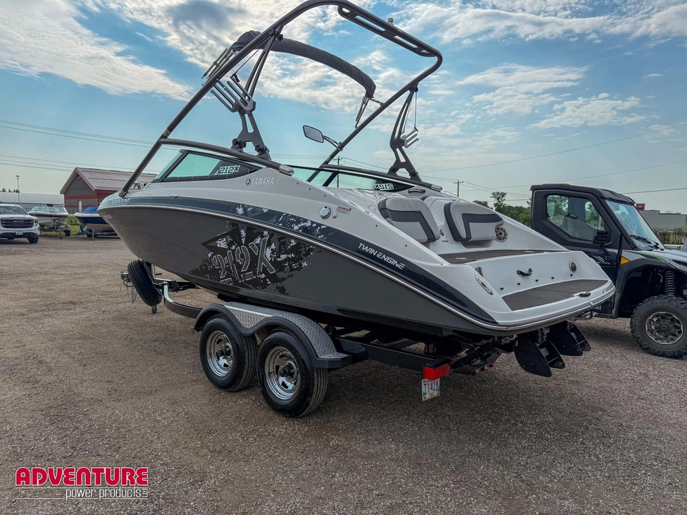2014 Yamaha 212x alt