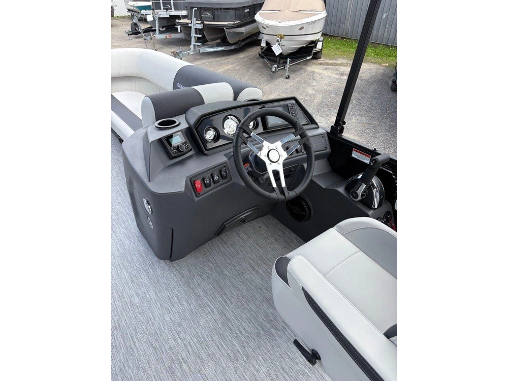 Bennington Marine 22 S-one Swingback 2026 alt