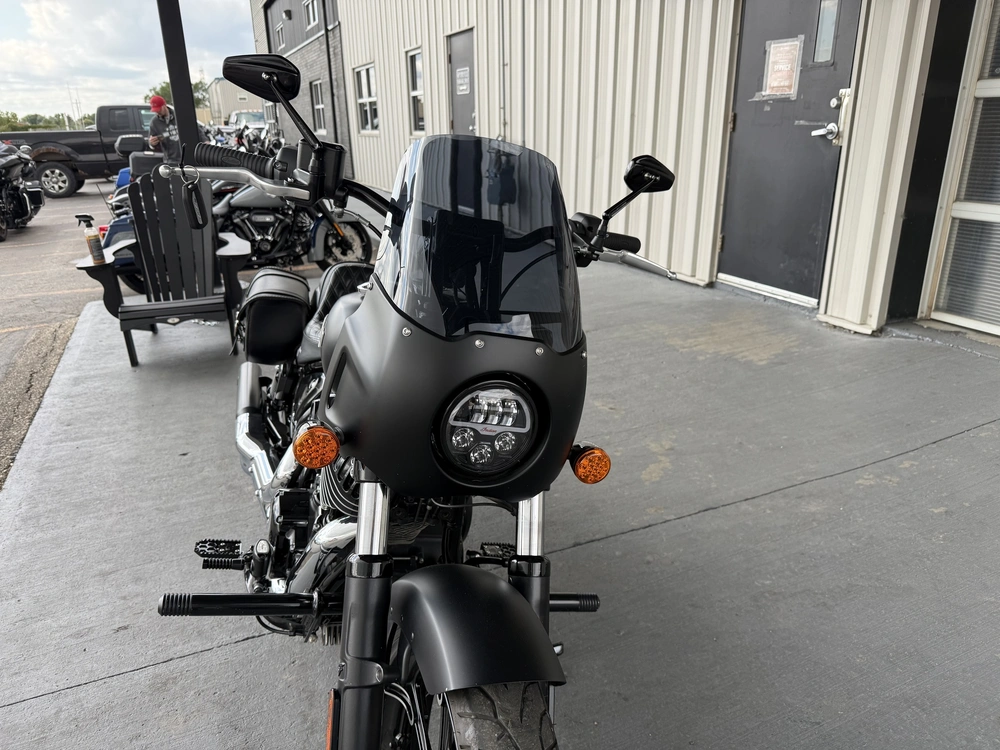 2022 Indian Motorcycle Chief Dark Horse alt