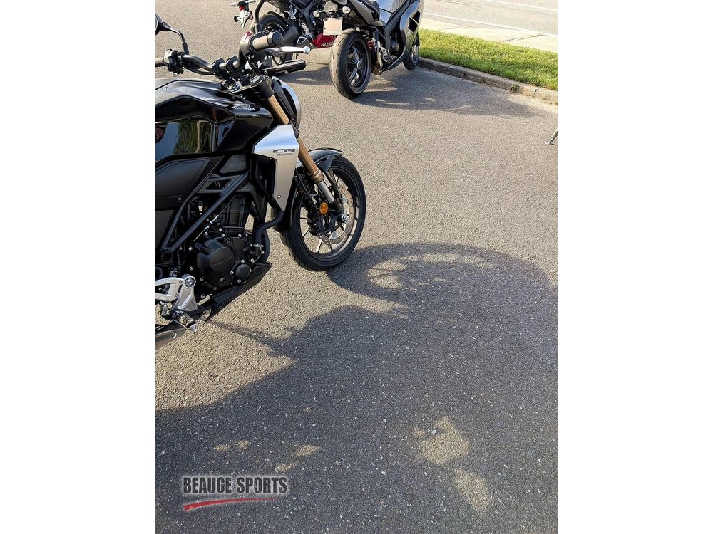 2021 Honda Cb 300 Moto Standard Urbaine Légère Débutant Novice A2 Naked Rétro Ville Économique Entretien Fait Pneus Neufs Z400 Mt-03 Duke G310r alt