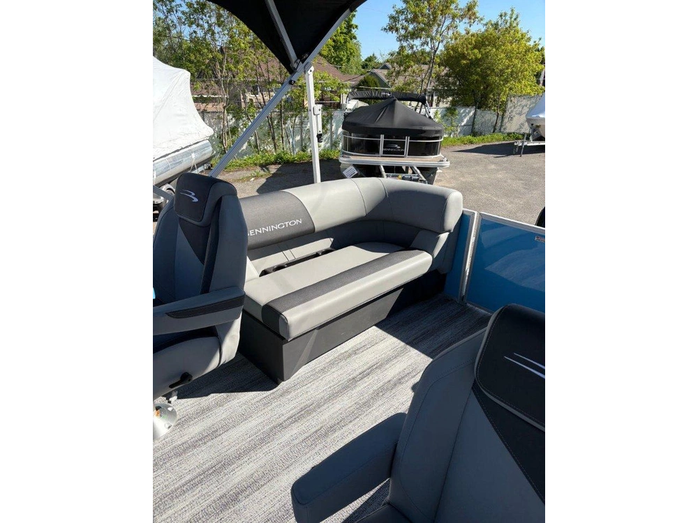 Bennington Marine 21 S Stern Radius 2026 alt