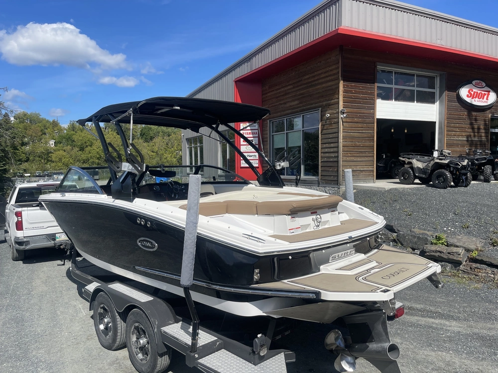 2022 Cobalt Boats Cs23 Surf alt