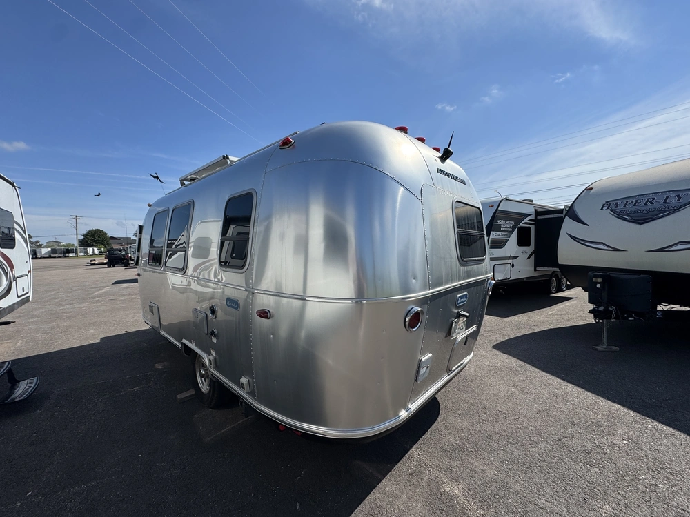 2020 Airstream Bambi 20fb alt