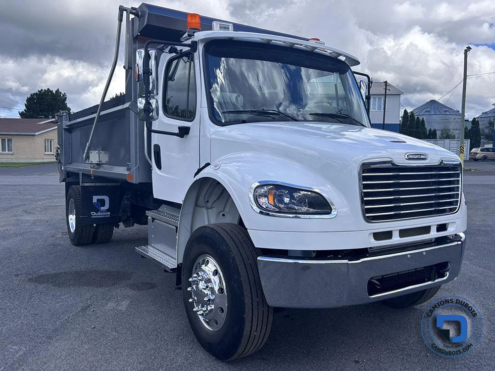 2023 Freightliner M2-106 alt