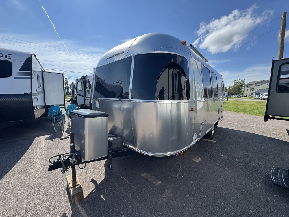2020 Airstream Bambi 20fb alt