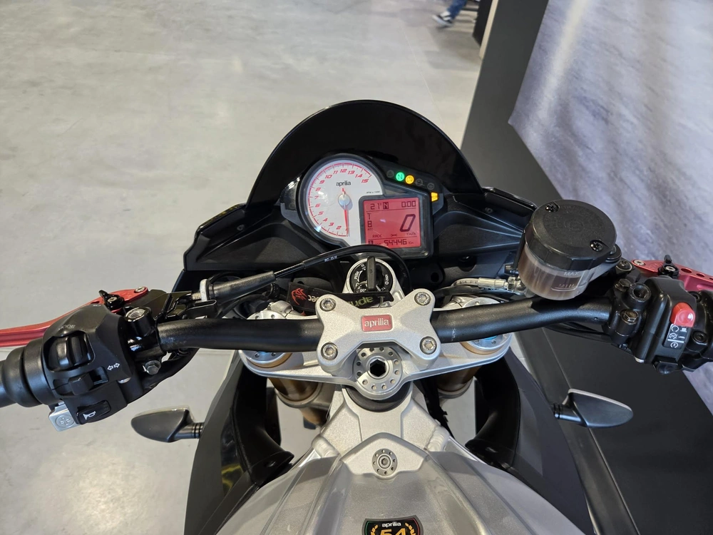 Aprilia 1100 Tuono Factory 2016 alt