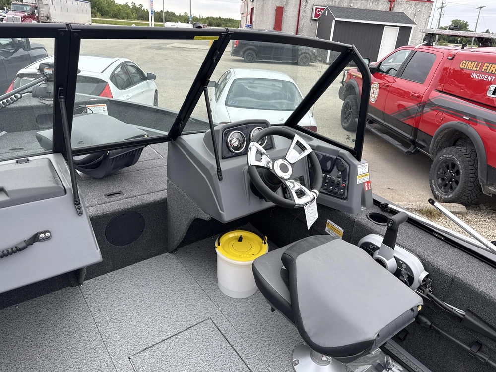 2026 Lowe Boats Fishing Machine Walk Thru Fm 1625 Wt alt