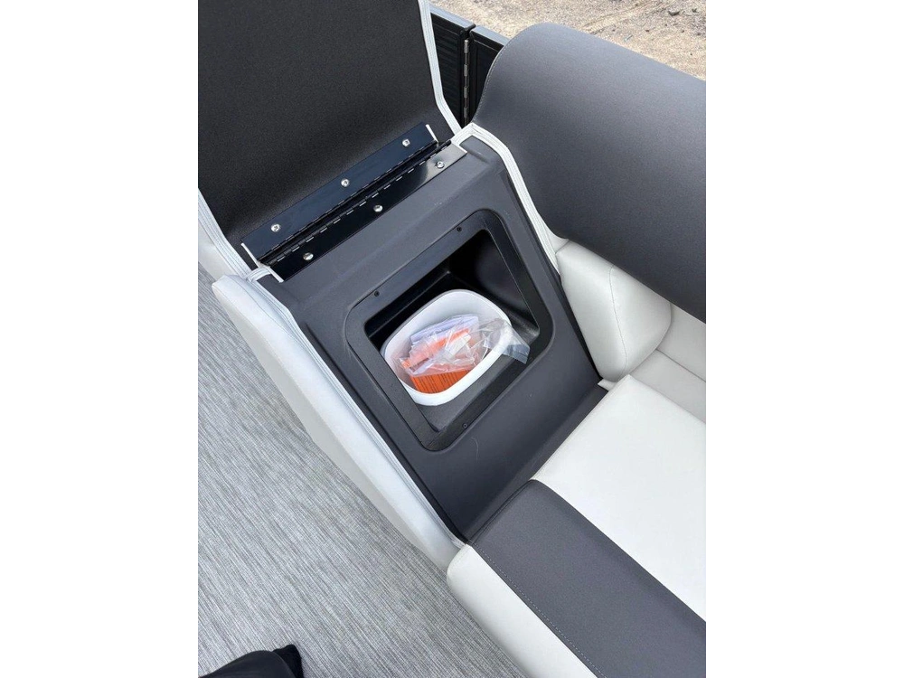 Bennington Marine 22 S-one Swingback 2026 alt