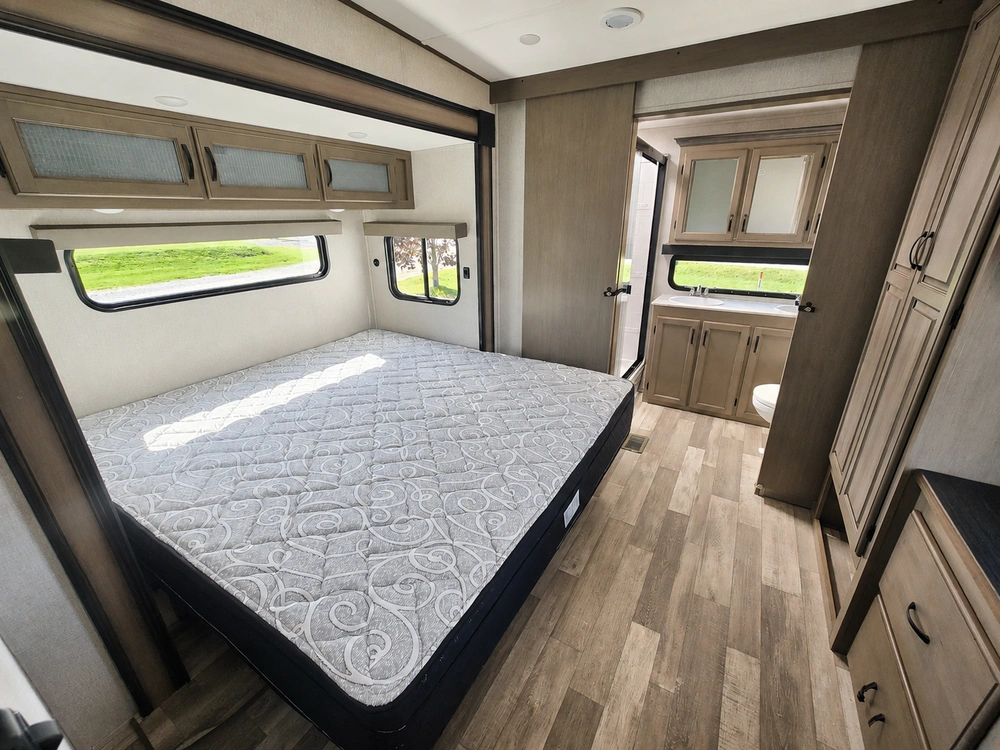 2023 Coachmen Chaparral X Edition 355fbx alt
