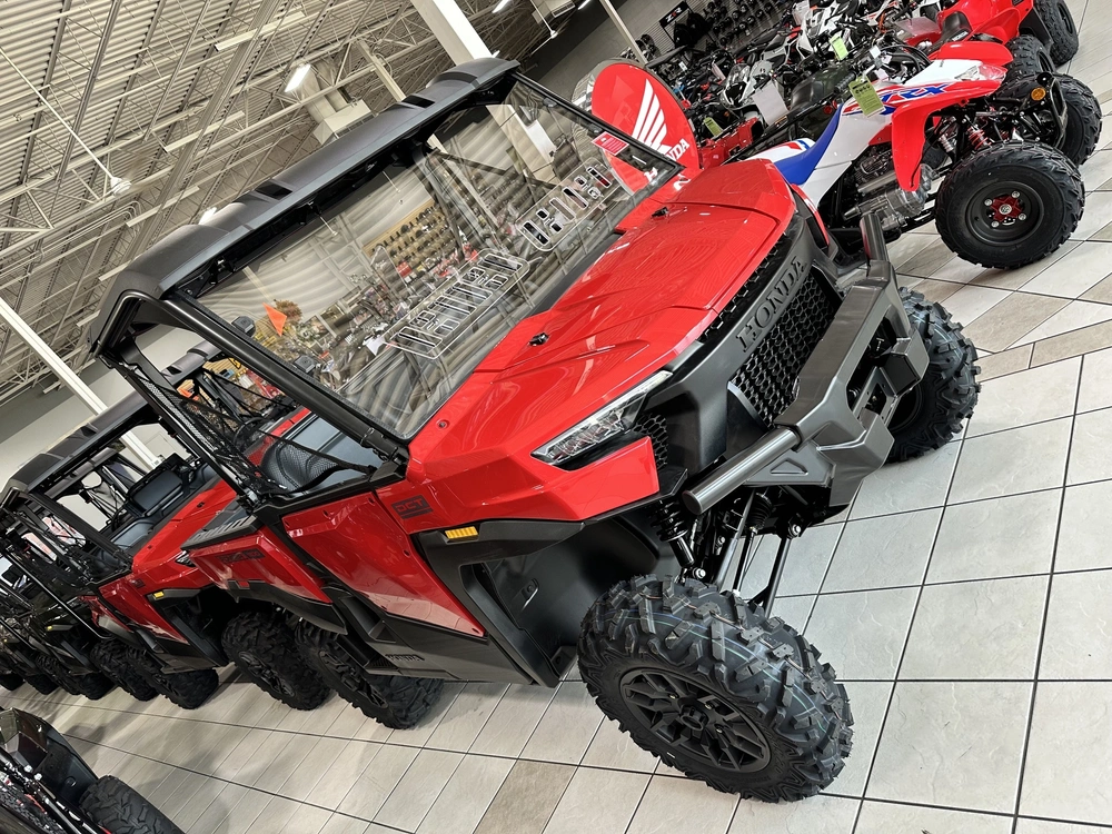 2026 Honda Pioneer 1000 Deluxe alt