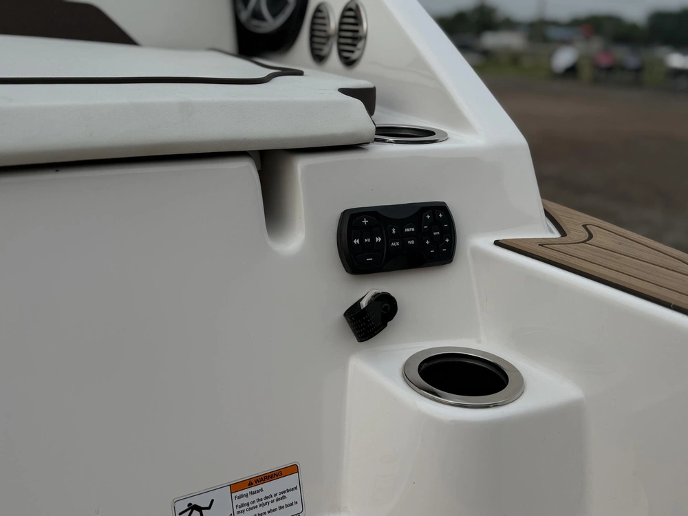 2023 Yamaha 222sd alt