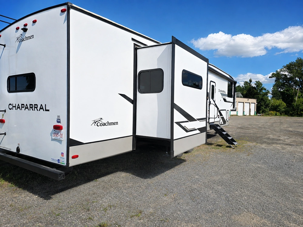 2023 Coachmen Chaparral X Edition 355fbx alt