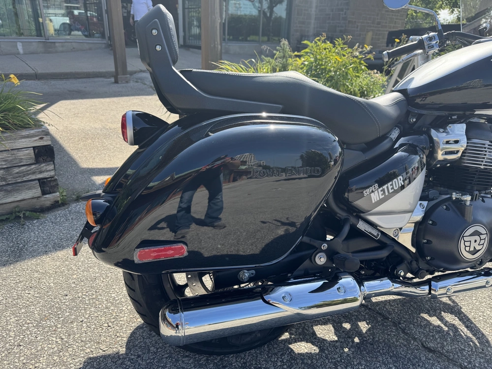 2024 Royal Enfield Super Meteor 650 Interstellar Gray alt