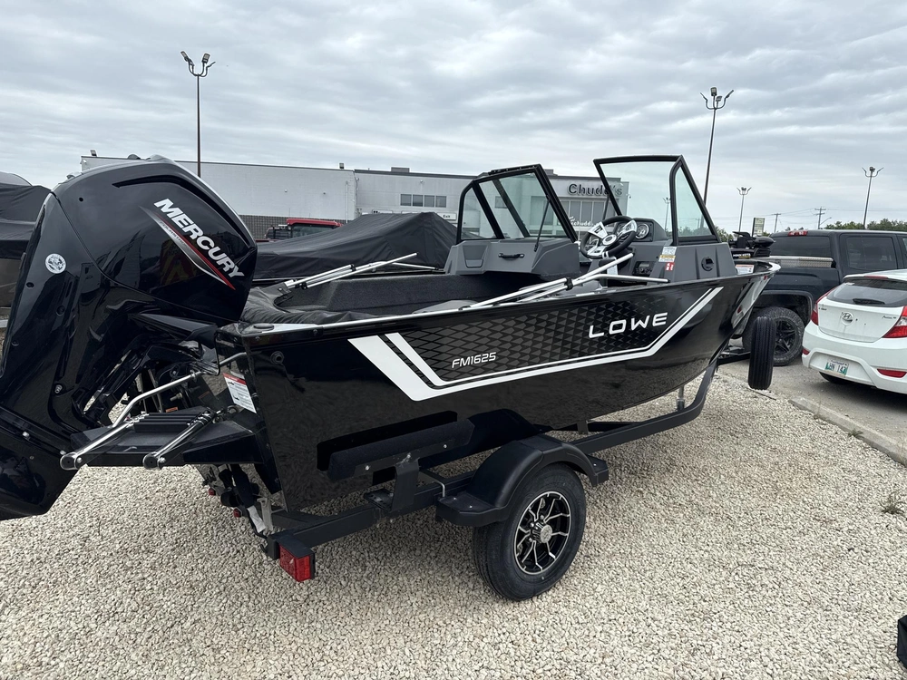 2026 Lowe Boats Fishing Machine Walk Thru Fm 1625 Wt alt
