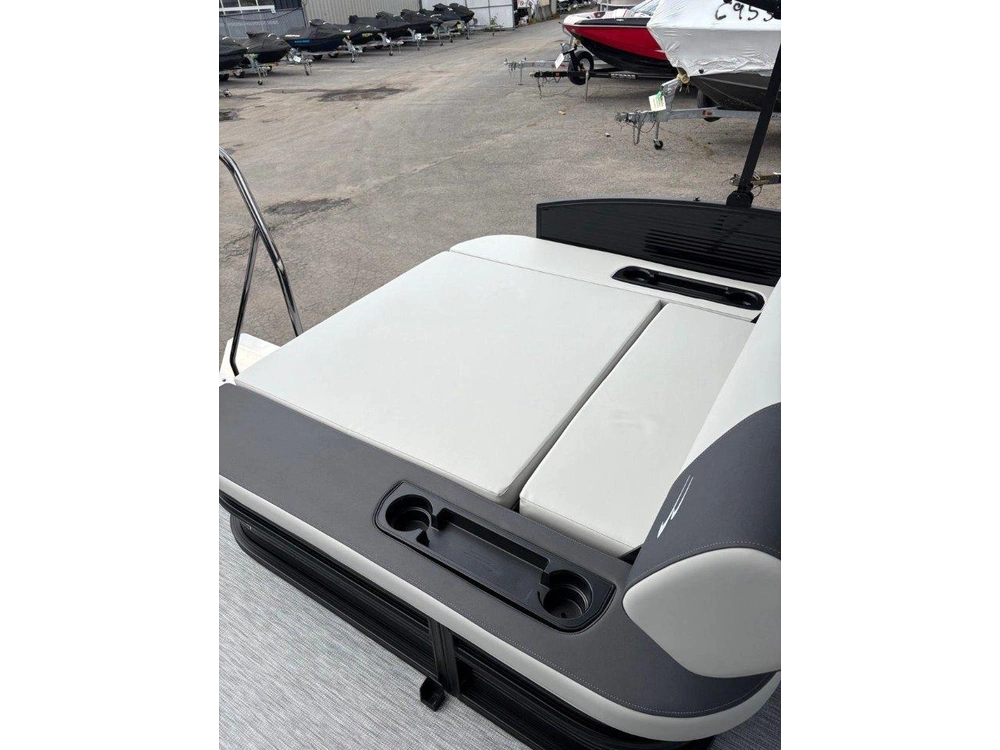 Bennington Marine 22 S-one Swingback 2026 alt