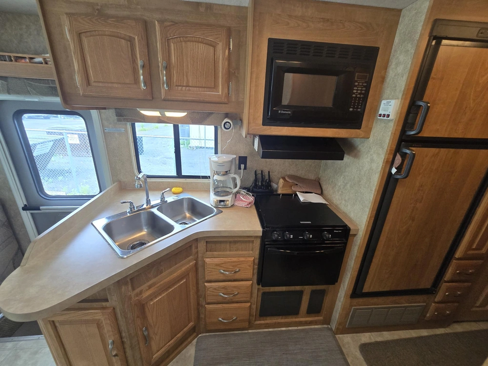 2006 Georgie Boy Pursuit 3480ds alt
