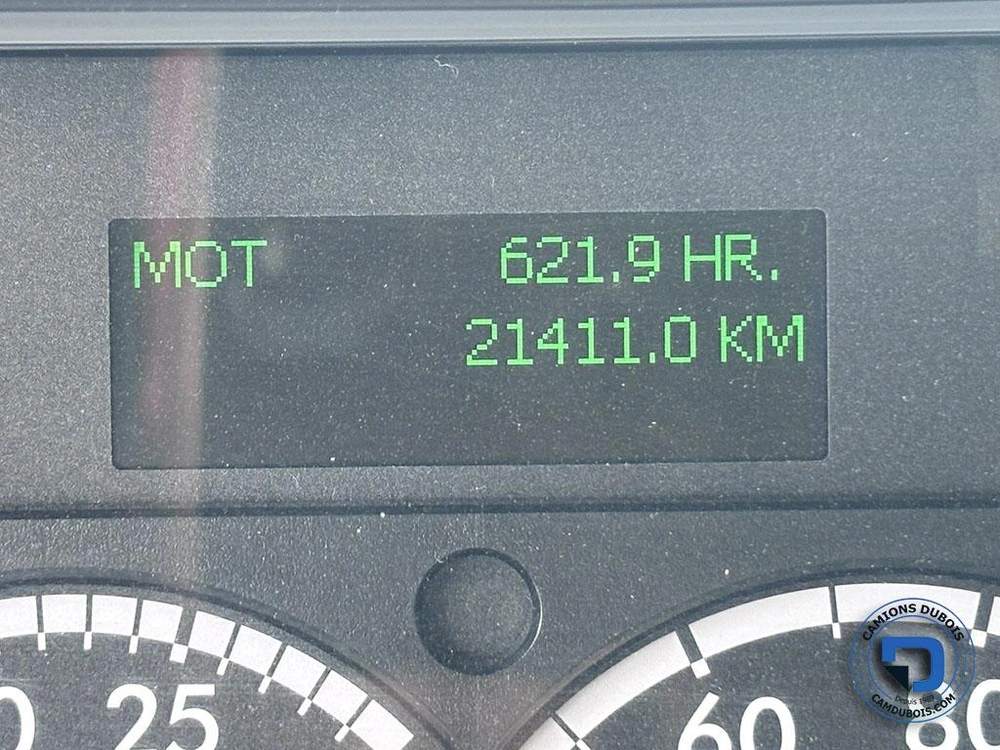 2023 Freightliner M2-106 alt