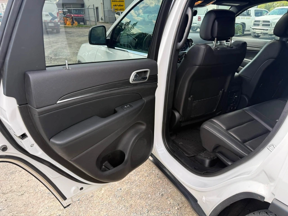 2019 Jeep Limited alt