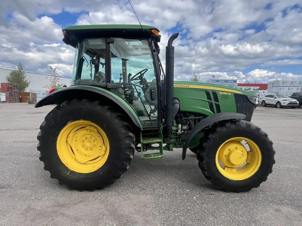 2014 John Deere 5085M