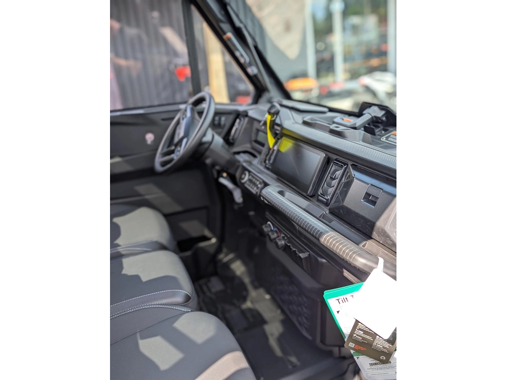 2026 Can-am Defender Limited Cab Hd11 alt