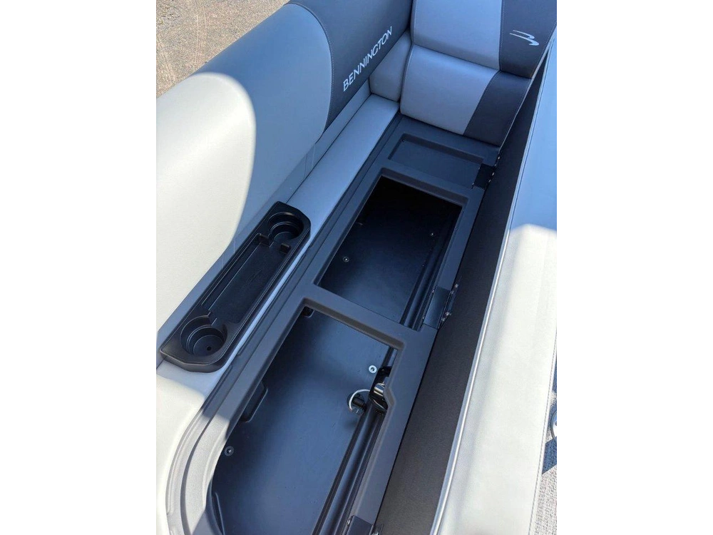 Bennington Marine 21 S Stern Radius 2026 alt
