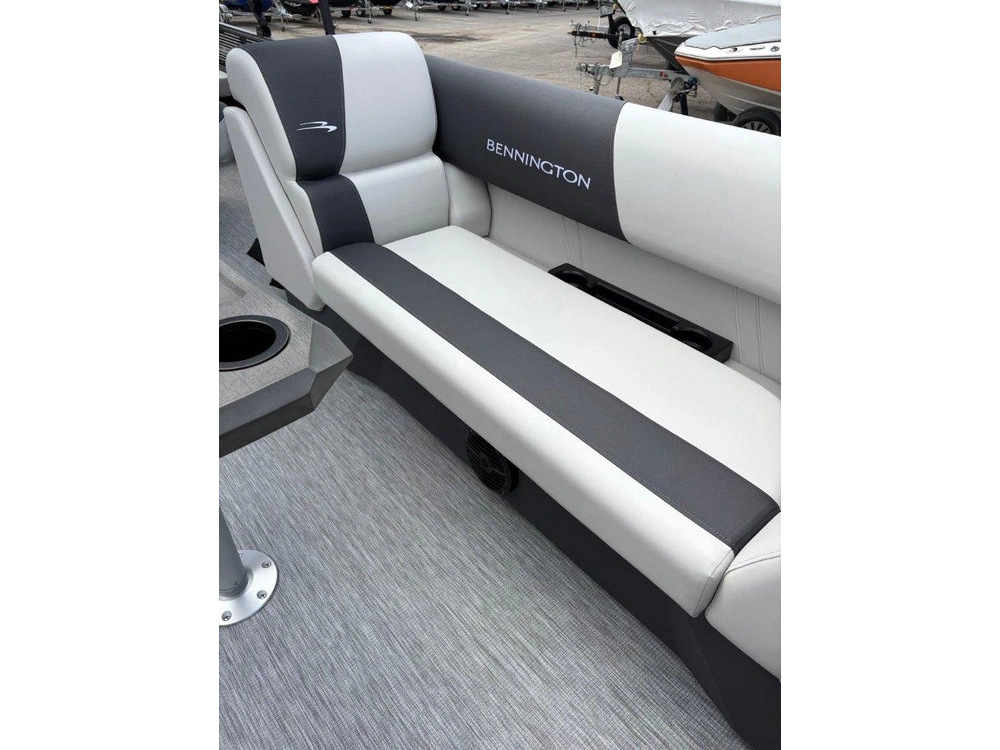Bennington Marine 22 S-one Swingback 2026 alt