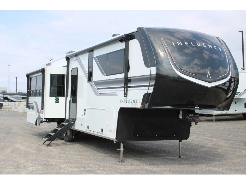 Grand Design Influence 3503gk 2027 alt