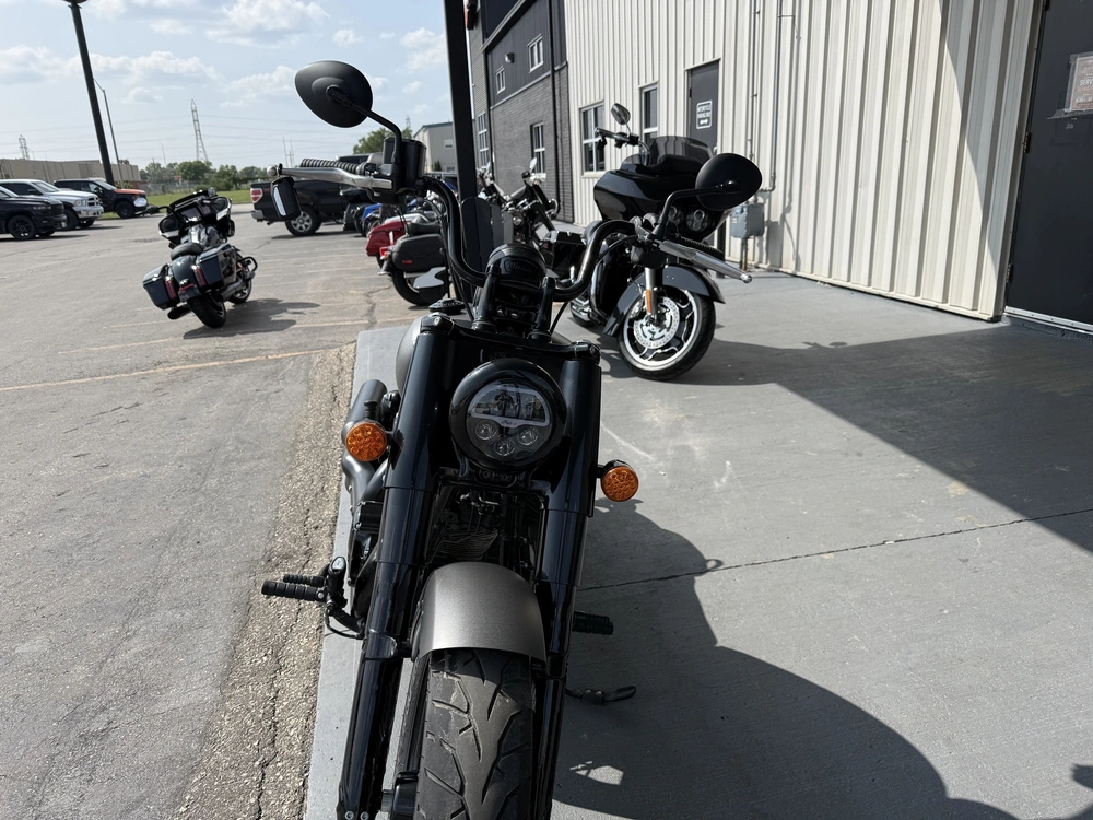 2023 Indian Motorcycle Chief Dark Horse Bobber alt