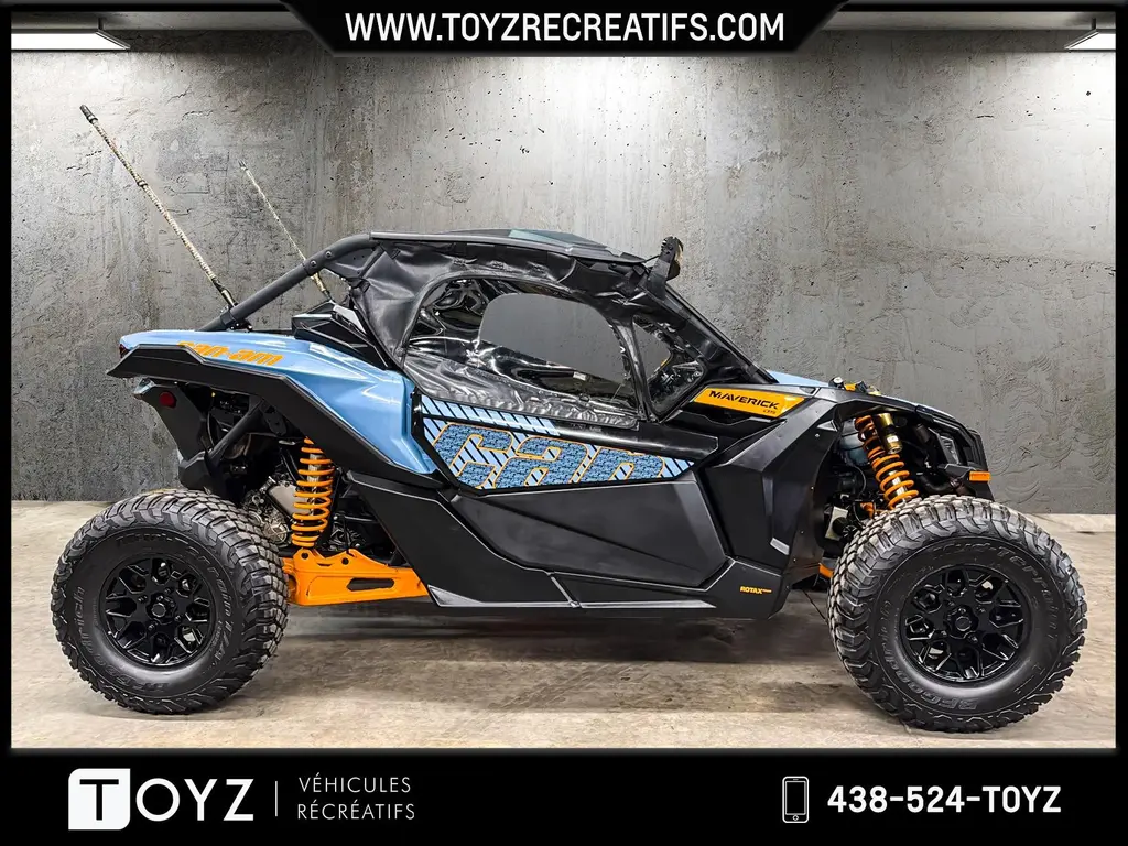 Can-Am MAVERICK X3 DS TURBO RR 200 HP 2025 - TRÈS ÉQUIPÉ AVEC CABINE FERMÉ !