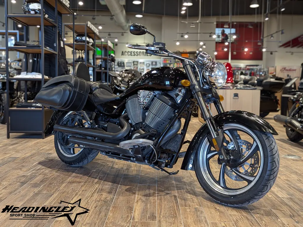 2009 Victory Motorcycles Kingpin 8-Ball // Solid Black 