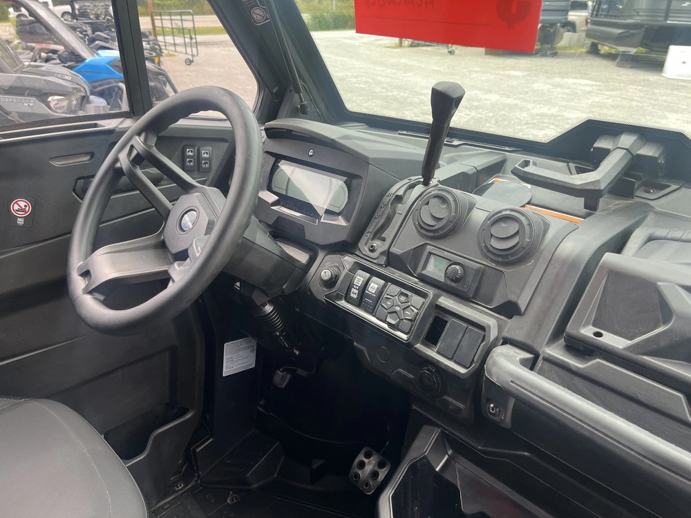2025 Can-am Defender Max Limited Cab Hd10 alt
