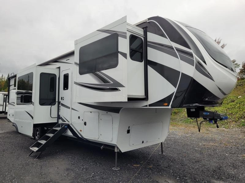 Grand Design Solitude 380fl 2023 alt