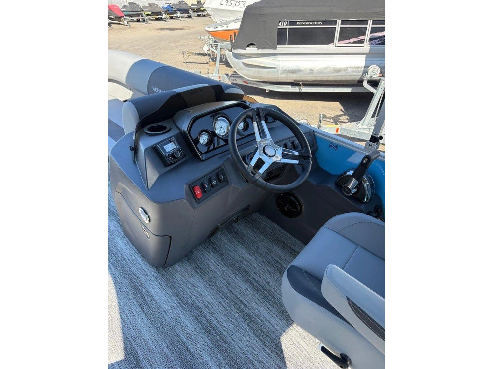 Bennington Marine 21 S Stern Radius 2026 alt