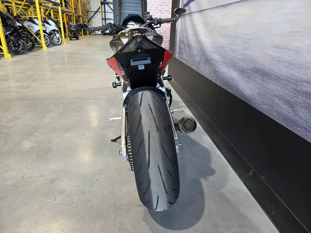 Aprilia 1100 Tuono Factory 2016 alt