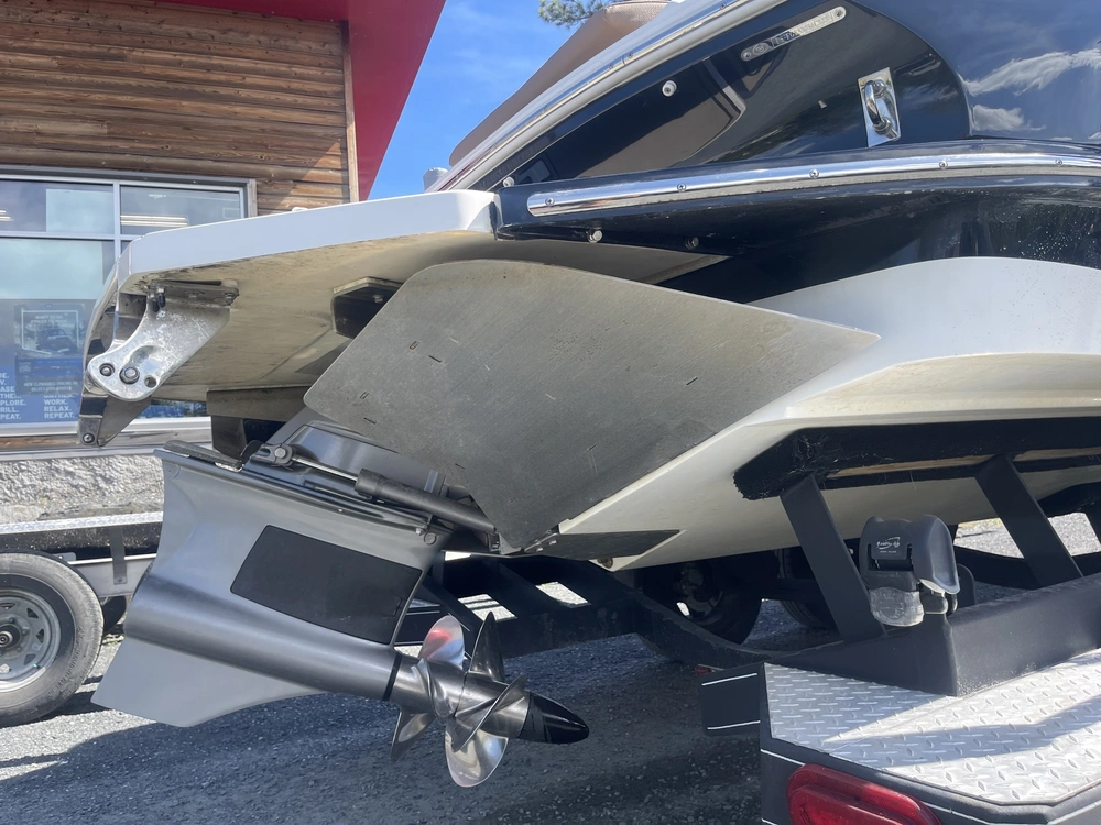 2022 Cobalt Boats Cs23 Surf alt