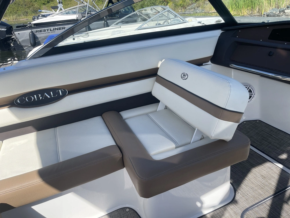 2022 Cobalt Boats Cs23 Surf alt