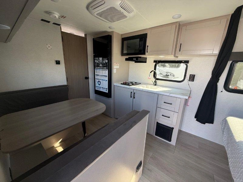 2027 Jayco Jayflight 175fq alt