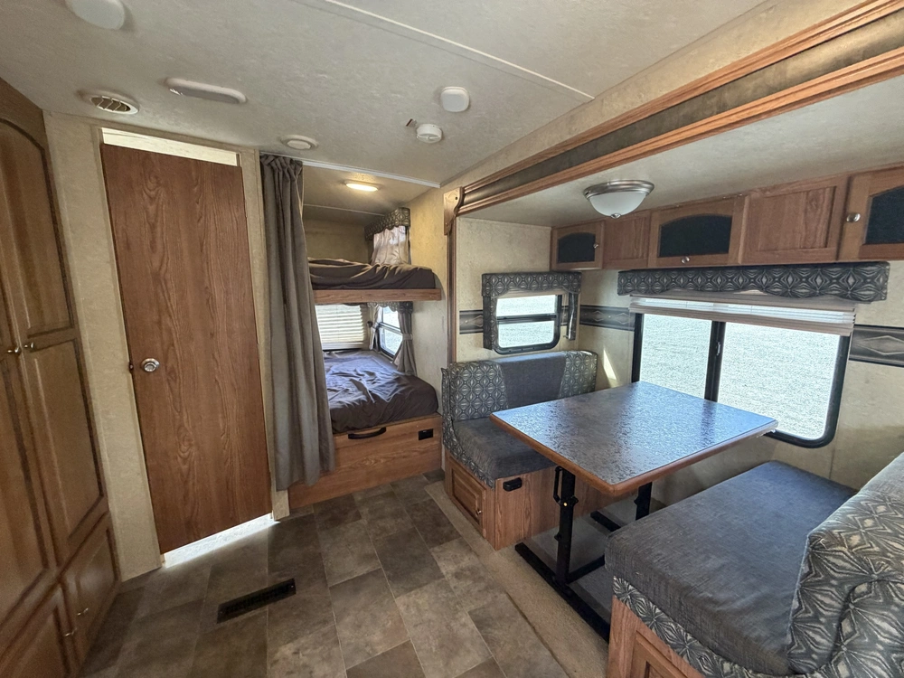 Forest River Flagstaff Super Lite 27bess 2016 alt