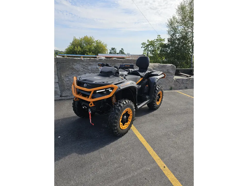 Can-Am OUTLANDER MAX 2026