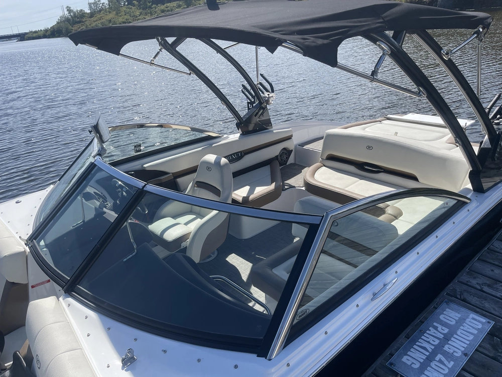 2022 Cobalt Boats Cs23 Surf alt