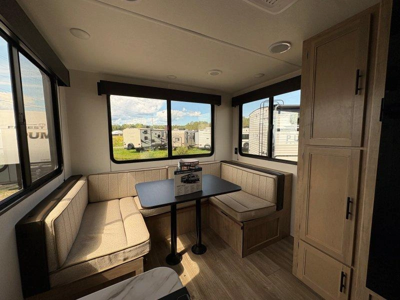 2027 Cherokee Grey Wolf 20 Rdse alt