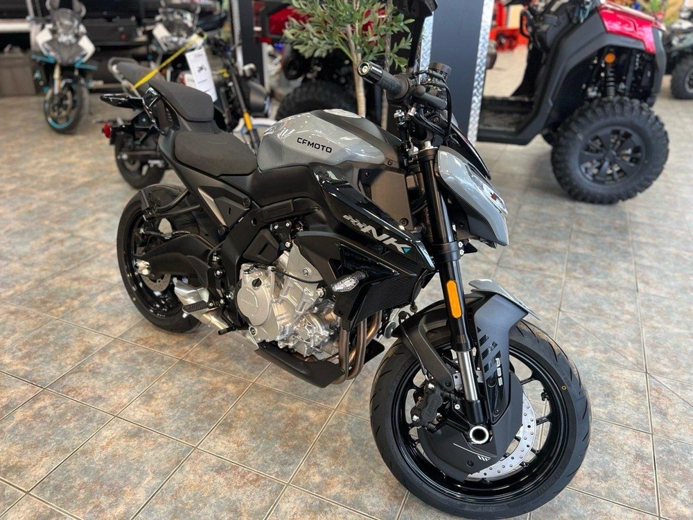 2026 Cfmoto 675nk alt