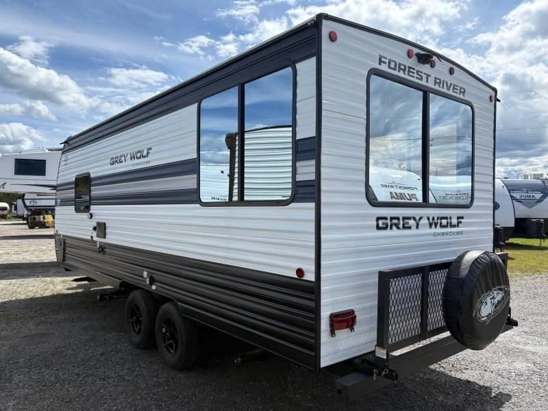 2027 Cherokee Grey Wolf 20 Rdse alt