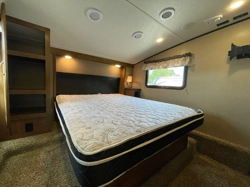 Coachmen Chaparral 28rls 2018