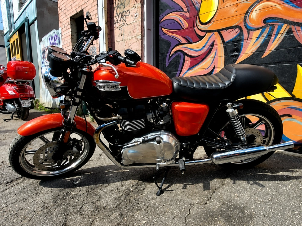 Triumph Bonneville 2012 alt