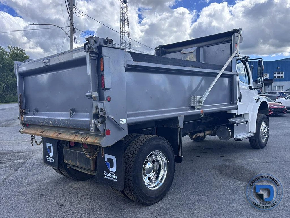 2023 Freightliner M2-106 alt