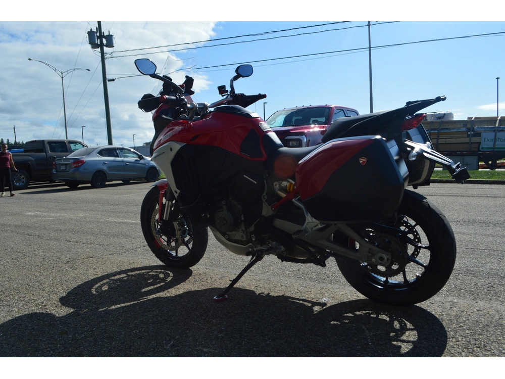 2023 Ducati Multistrada alt