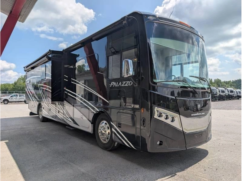 Thor Motor Coach Palazzo 37.4 2023 alt
